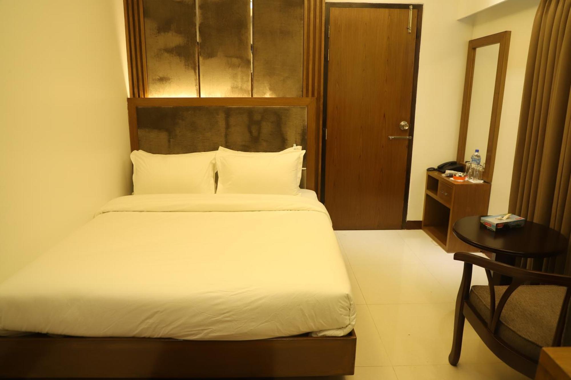 Hotel Holy Gate Силхет Экстерьер фото
